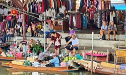 Floating market
